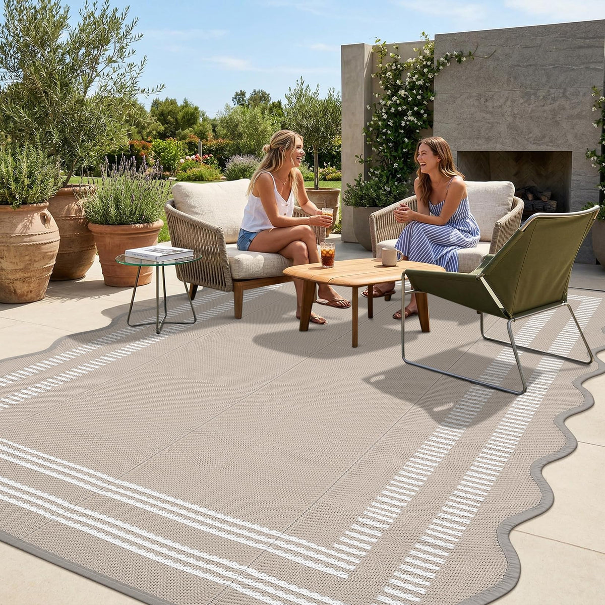 Garvee Scalloped Waterproof Plastic Straw Outdoor Rug 6x9 Brown
