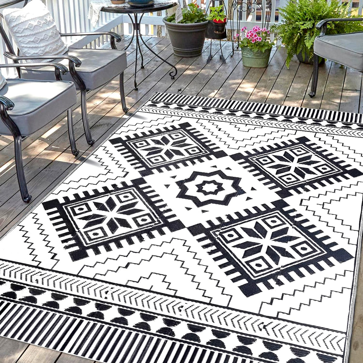 DiiKoo Outdoor Rug Mat for Patio, 6x9ft Waterproof Reversible Plastic Straw Rugs, Camping Carpet Area Mats for RV, Porch, Deck, Backyard, Balcony, Camper, Trailer, Black & White