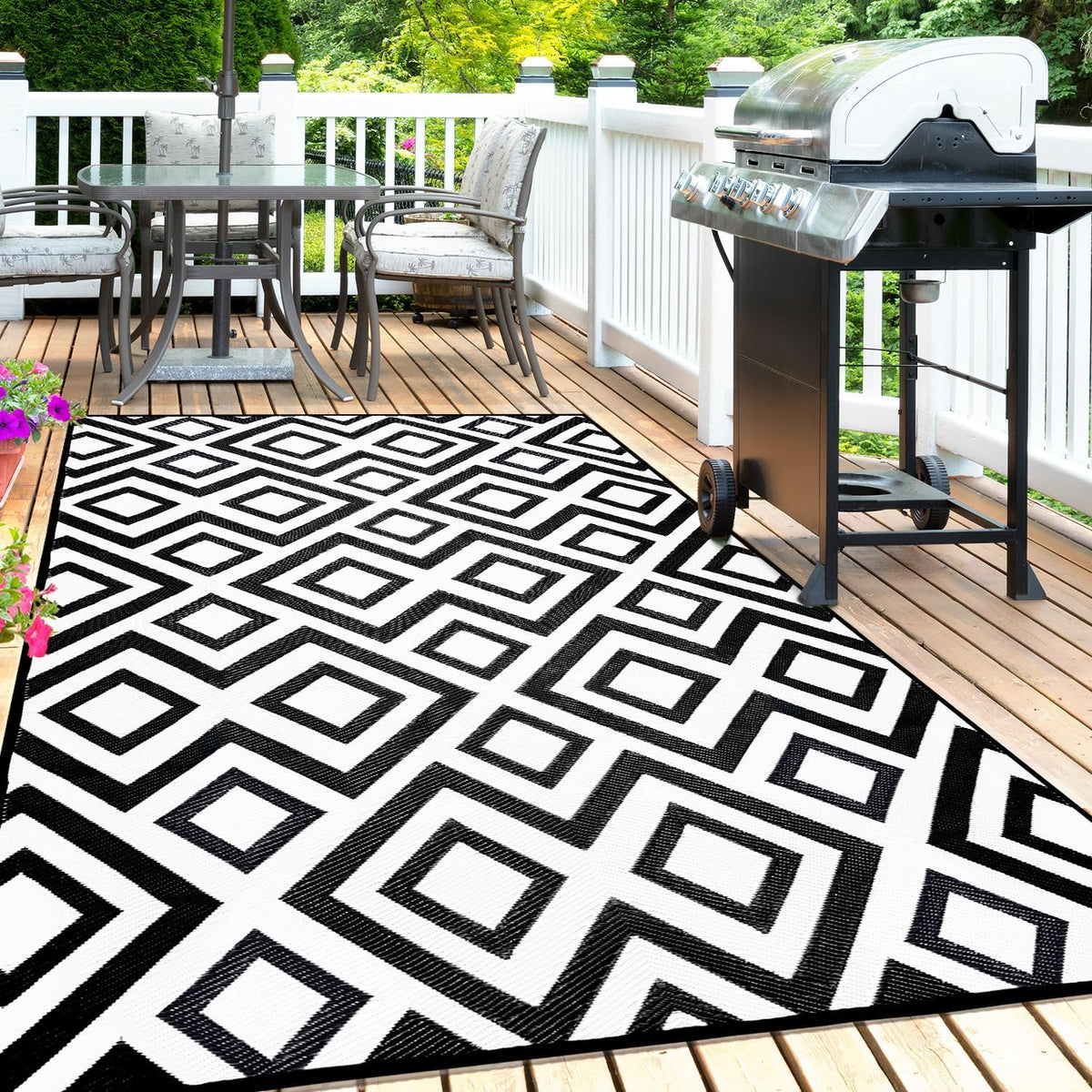 DiiKoo Outdoor Rug Mat for Patio, 6x9ft Waterproof Reversible Plastic Straw Rugs, Camping Carpet Area Mats for RV, Porch, Deck, Backyard, Balcony, Camper, Trailer, Black & White