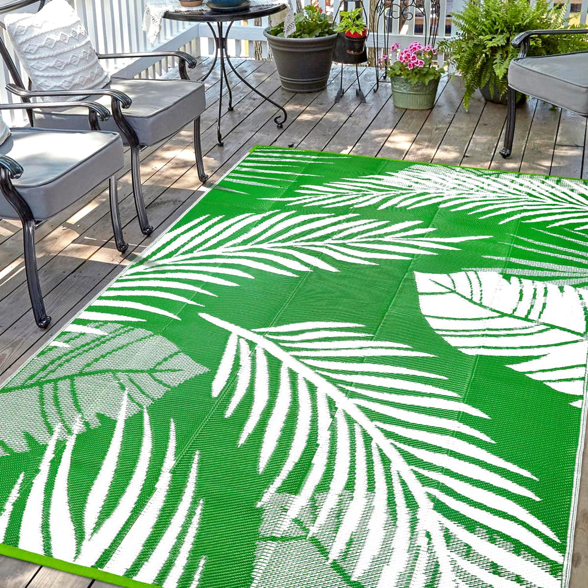 DiiKoo Outdoor Rug Mat for Patio, 6x9ft Waterproof Reversible Plastic Straw Rugs, Camping Carpet Area Mats for RV, Porch, Deck, Backyard, Balcony, Camper, Trailer, Black & White