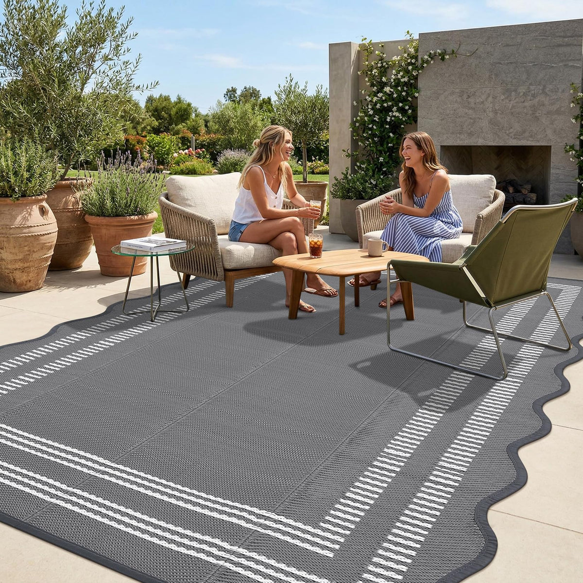 Garvee Scalloped Waterproof Plastic Straw Outdoor Rug 6x9 Brown