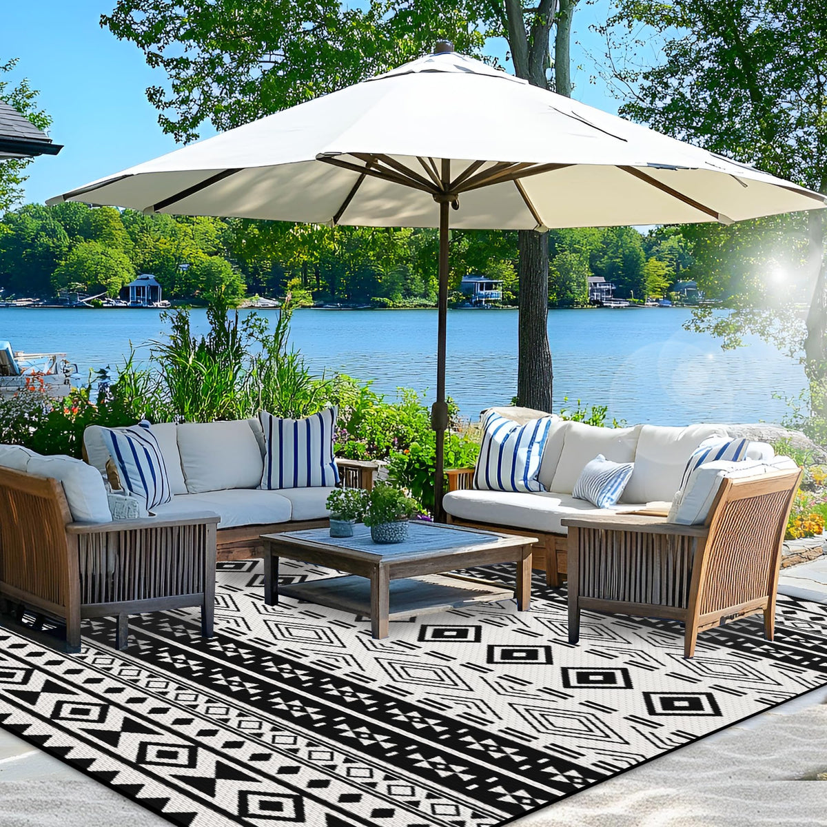 Wallona Outdoor Rug 8x10 ft, Flower Blue & White