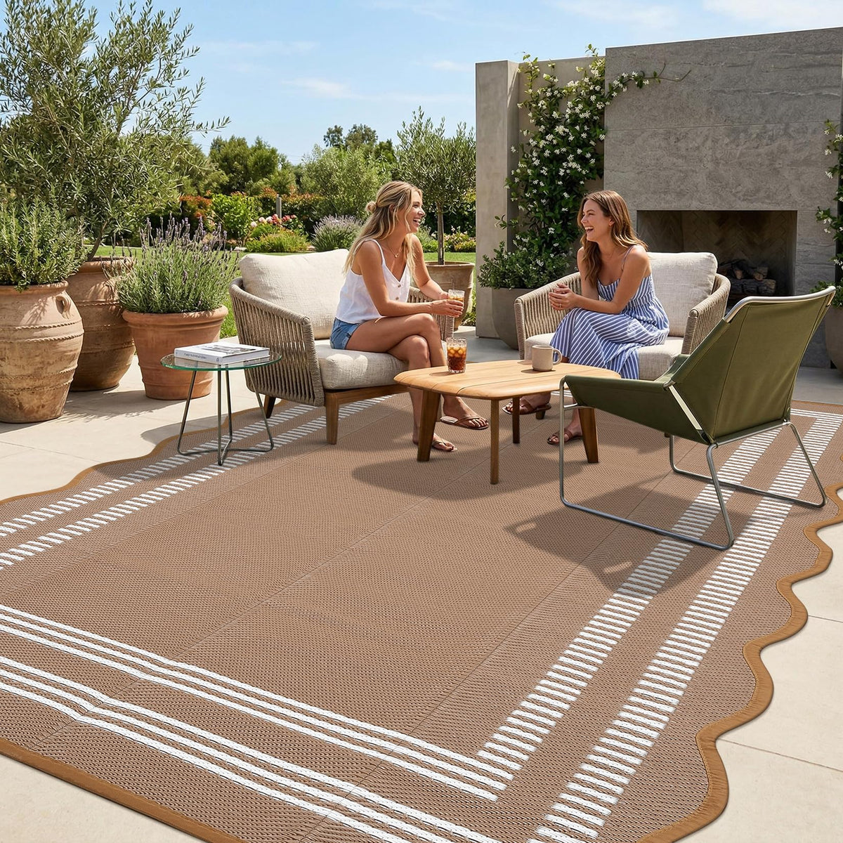 Garvee Scalloped Waterproof Plastic Straw Outdoor Rug 6x9 Brown