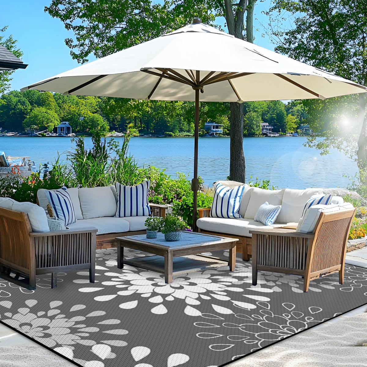 Wallona Outdoor Rug 8x10 ft, Flower Blue & White