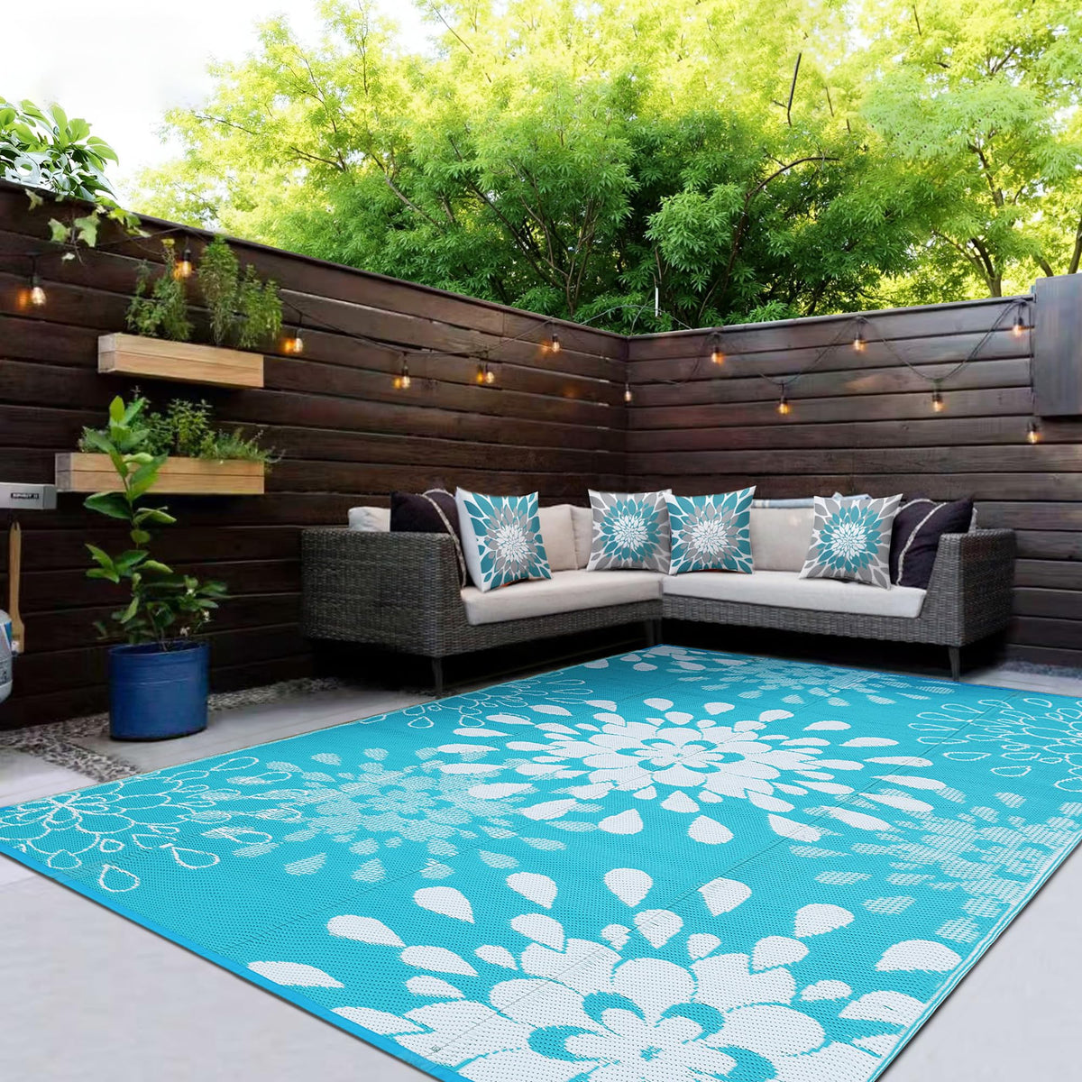 Wallona Outdoor Rug 8x10 ft, Flower Blue & White